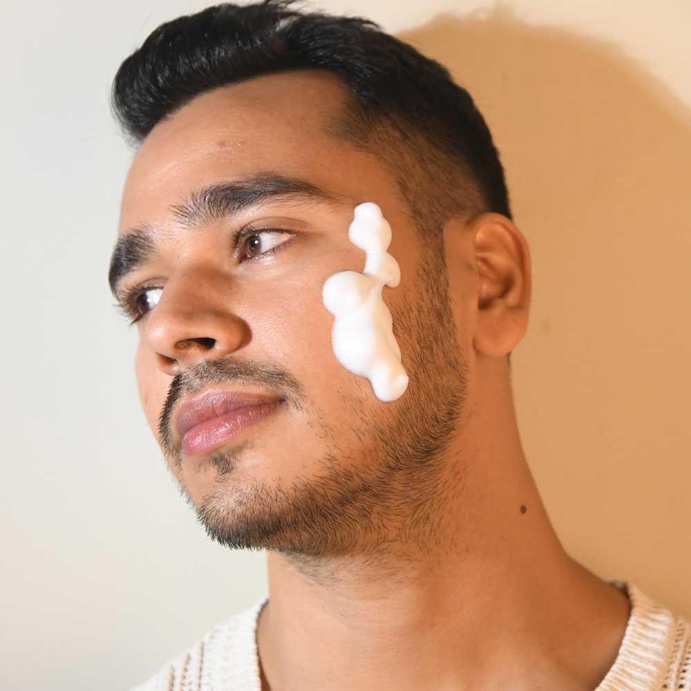 Give your skin a soothing experience with Seek matcha foaming face wash which gently removes dust, oil, and impurities from your skin. Suitable for all skin types, the matcha extract with EGCG antioxidants contributes to glowing skin, maintaining ph balance, reducing acne, giving a fresh and renewed look.